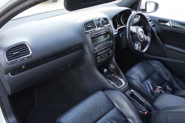 2012-Volkswagen-Golf-VI-GTI-20-TSI-Auto image:10