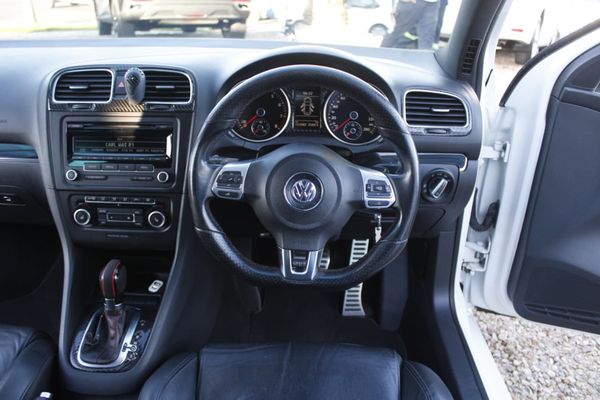 2012-Volkswagen-Golf-VI-GTI-20-TSI-Auto image:12