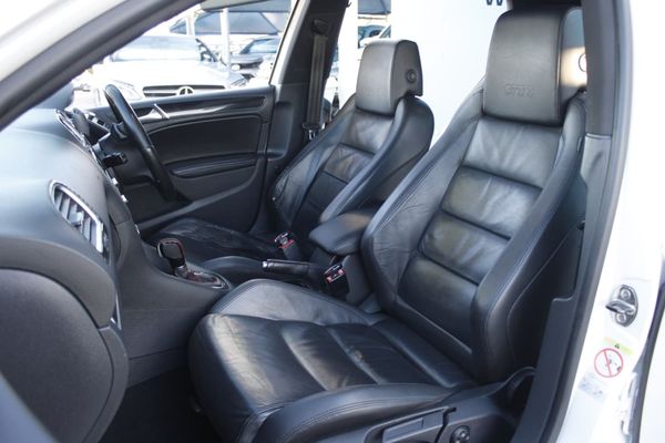 2012-Volkswagen-Golf-VI-GTI-20-TSI-Auto image:15