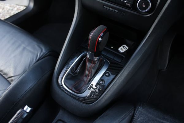 2012-Volkswagen-Golf-VI-GTI-20-TSI-Auto image:17