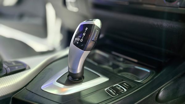 2014-BMW-1-Series-118i-5-dr-Auto image:9