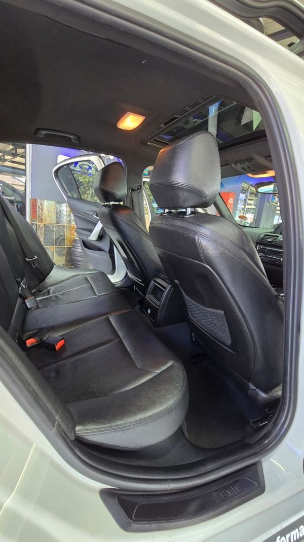 2014-BMW-1-Series-118i-5-dr-Auto image:14