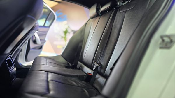 2014-BMW-1-Series-118i-5-dr-Auto image:15