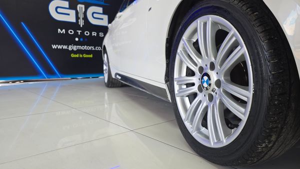 2014-BMW-1-Series-118i-5-dr-Auto image:6