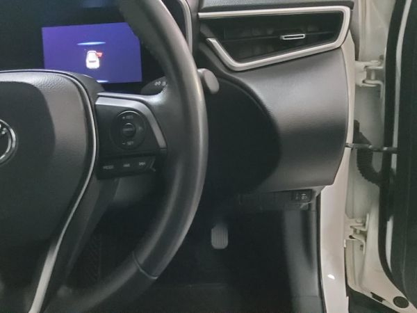 2025-Toyota-Corolla-Cross-18-XS image:9