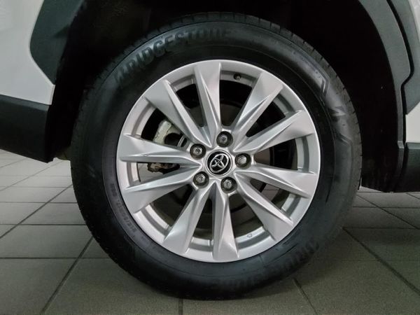 2025-Toyota-Corolla-Cross-18-XS image:16