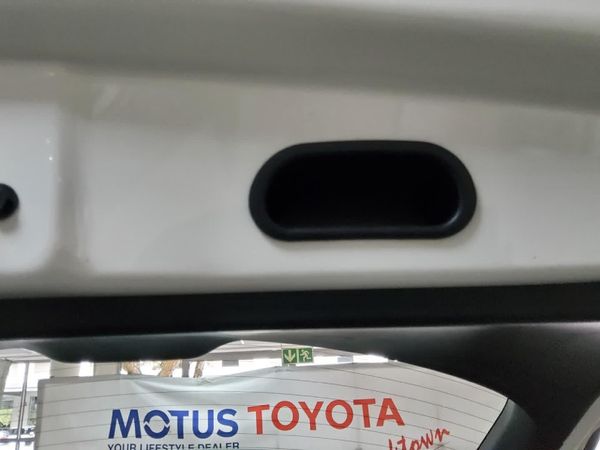 2025-Toyota-Corolla-Cross-18-XS image:20