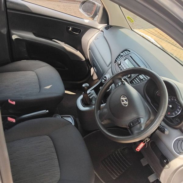 2016-Hyundai-i10-Full-service-history image:2