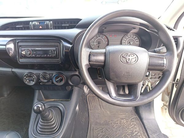 2023-Toyota-Hilux-20-VVTi-S-Single-Cab image:9