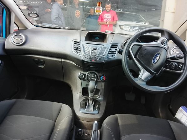 2017-Ford-Fiesta-10-EcoBoost-Ambiente-Auto-5-dr image:13