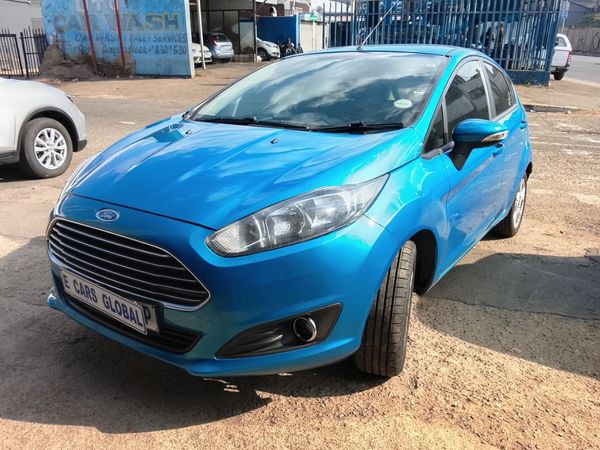2017-Ford-Fiesta-10-EcoBoost-Ambiente-Auto-5-dr image:1