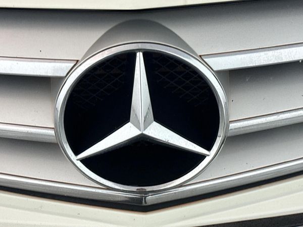 2011-Mercedes-Benz-C-Class-C-350-CDI-Avantgarde-Auto image:9