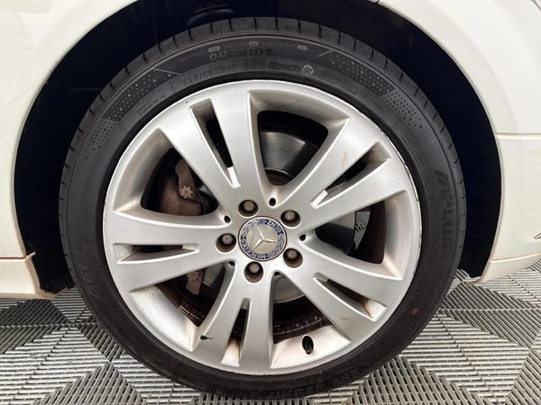 2011-Mercedes-Benz-C-Class-C-350-CDI-Avantgarde-Auto image:5