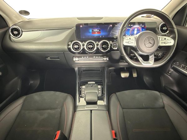 2024-Mercedes-Benz-GLA-200-Auto image:1
