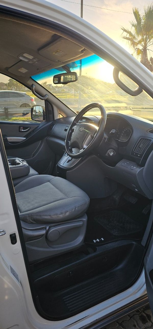 2013-Hyundai-H-1-25-CRDi-VGT-Wagon-Auto image:6