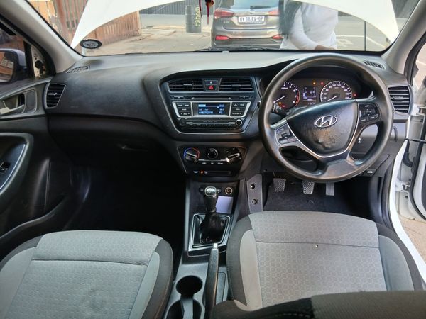 2016-Hyundai-i20-14 image:9