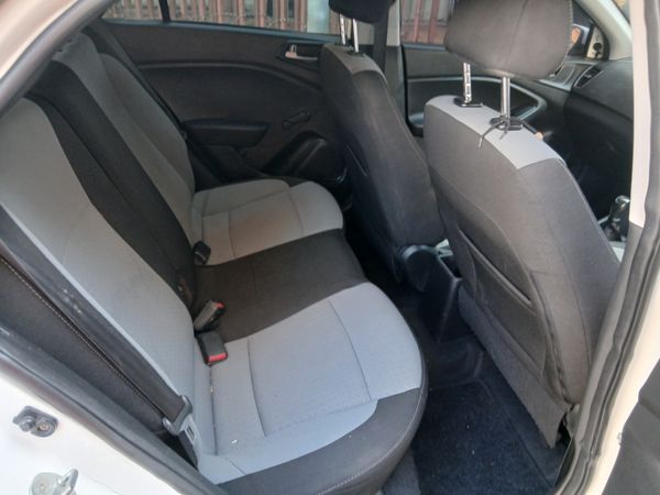 2016-Hyundai-i20-14 image:10