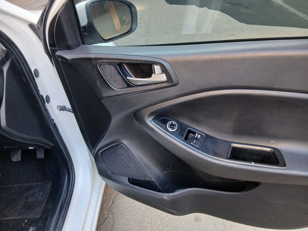 2016-Hyundai-i20-14 image:11