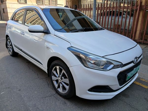2016-Hyundai-i20-14 image:1
