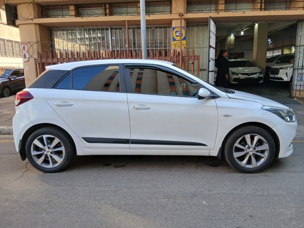 2016-Hyundai-i20-14 image:6