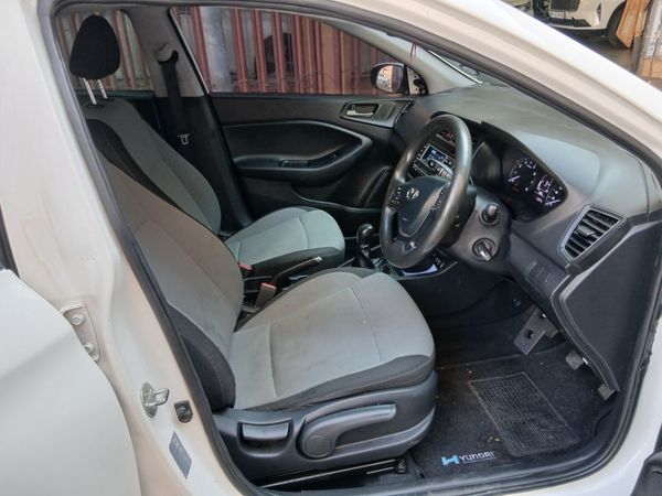 2016-Hyundai-i20-14 image:7