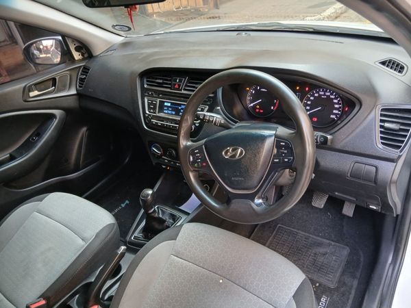 2016-Hyundai-i20-14 image:8