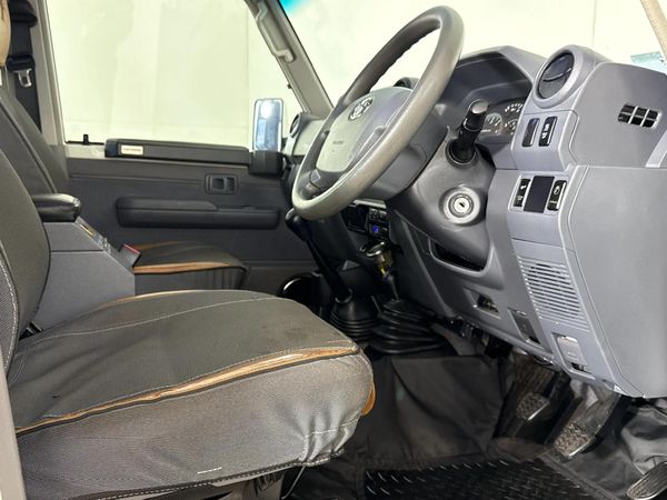 2019-Toyota-Land-Cruiser-76-45-D-V8-Station-Wagon image:9