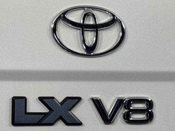 2019-Toyota-Land-Cruiser-76-45-D-V8-Station-Wagon image:11