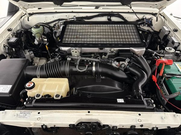 2019-Toyota-Land-Cruiser-76-45-D-V8-Station-Wagon image:12