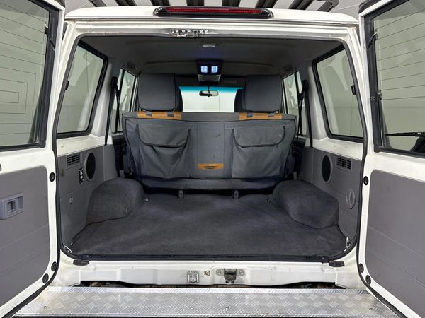 2019-Toyota-Land-Cruiser-76-45-D-V8-Station-Wagon image:13