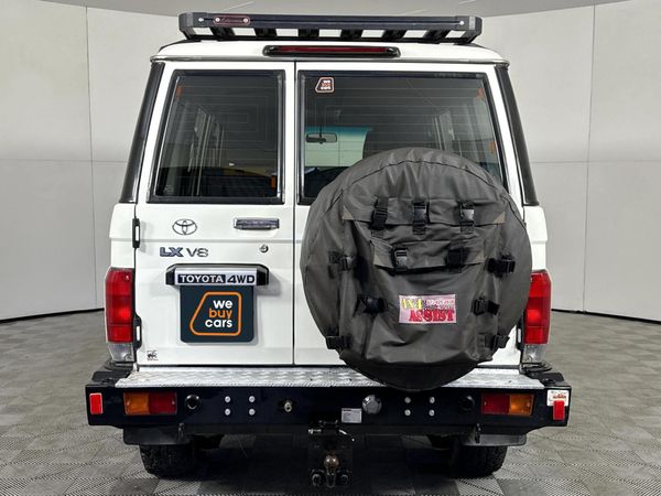 2019-Toyota-Land-Cruiser-76-45-D-V8-Station-Wagon image:17