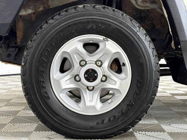 2019-Toyota-Land-Cruiser-76-45-D-V8-Station-Wagon image:4