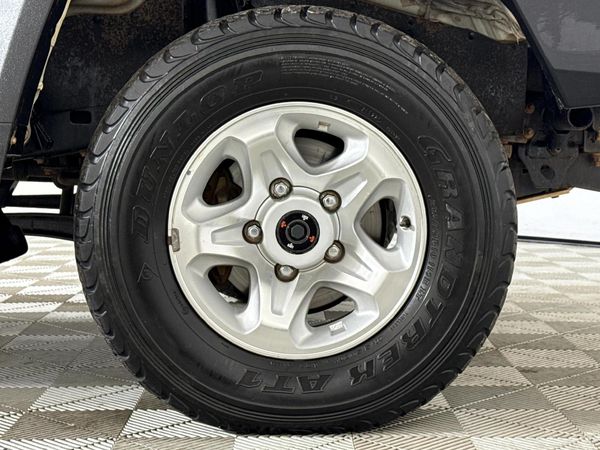 2019-Toyota-Land-Cruiser-76-45-D-V8-Station-Wagon image:5