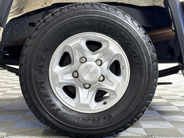 2019-Toyota-Land-Cruiser-76-45-D-V8-Station-Wagon image:6