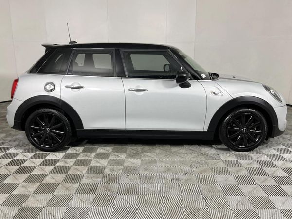 2019-MINI-Hatch-Cooper-S-5-dr-Auto image:16