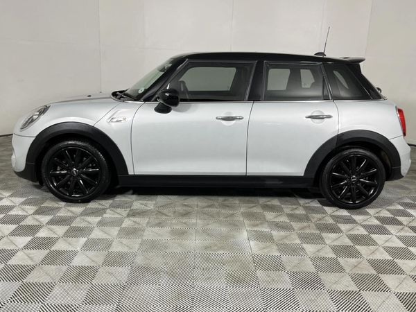 2019-MINI-Hatch-Cooper-S-5-dr-Auto image:18