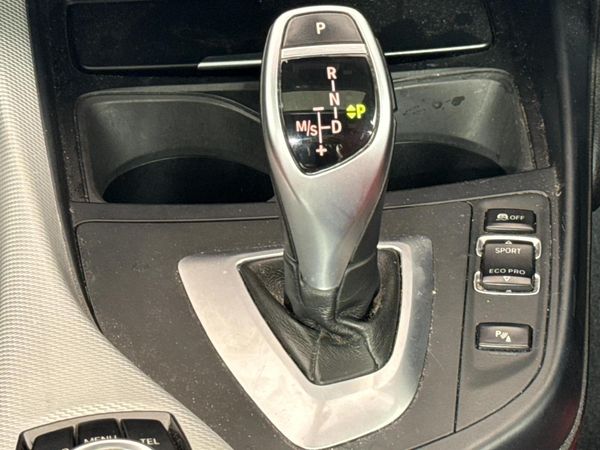 2015-BMW-2-Series-M235i-Coupe-Auto image:9