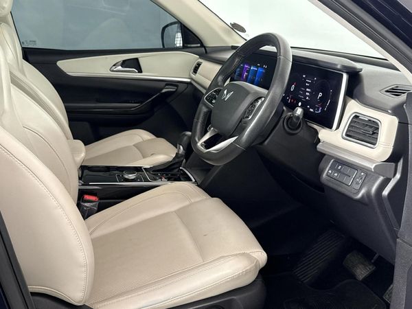 2023-Mahindra-XUV-700-20-AX7L-Auto-7-Seat image:9