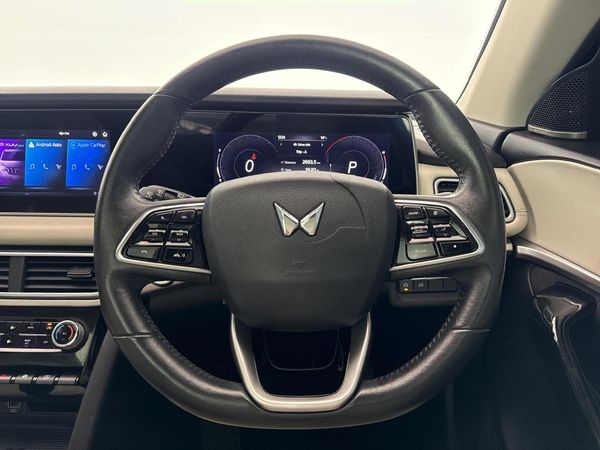 2023-Mahindra-XUV-700-20-AX7L-Auto-7-Seat image:12