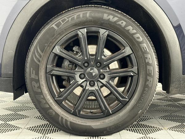 2023-Mahindra-XUV-700-20-AX7L-Auto-7-Seat image:4