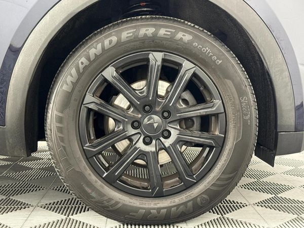 2023-Mahindra-XUV-700-20-AX7L-Auto-7-Seat image:5