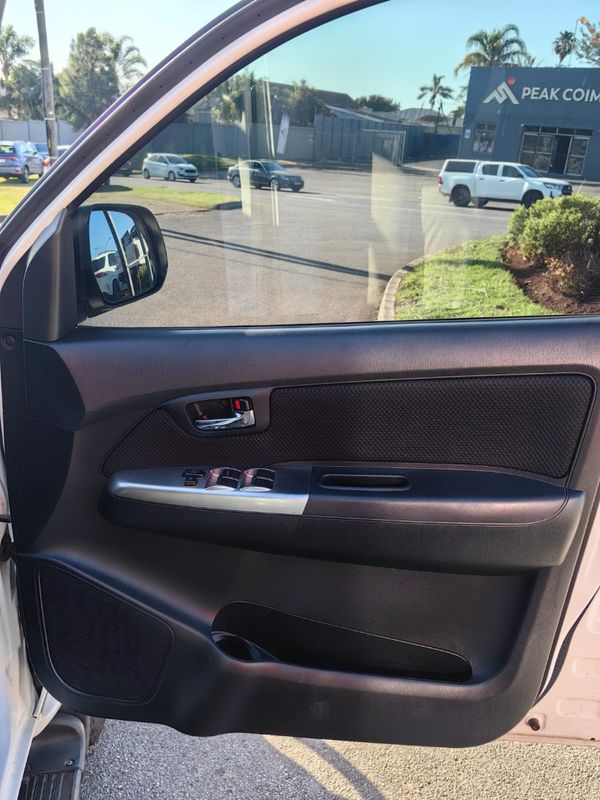 2014-Toyota-Fortuner-25-D-4D-Raised-Body-Auto image:13