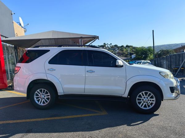 2014-Toyota-Fortuner-25-D-4D-Raised-Body-Auto image:2
