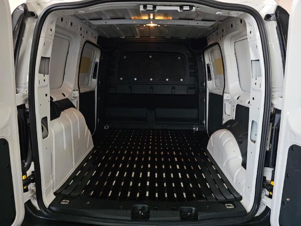 2025-Volkswagen-Caddy-Cargo-20-TDI-81kw-Panel-Van image:13