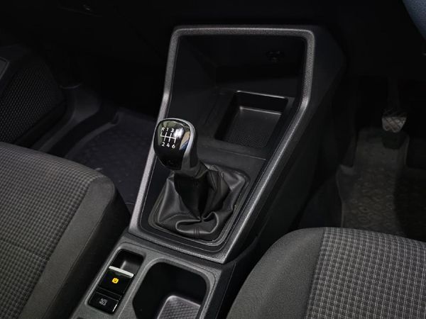 2025-Volkswagen-Caddy-Cargo-20-TDI-81kw-Panel-Van image:8