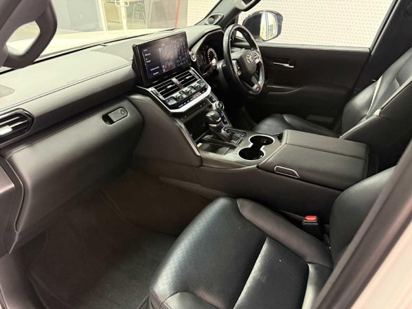 2022-Toyota-Land-Cruiser-300-V6-35-T-GR-S image:9