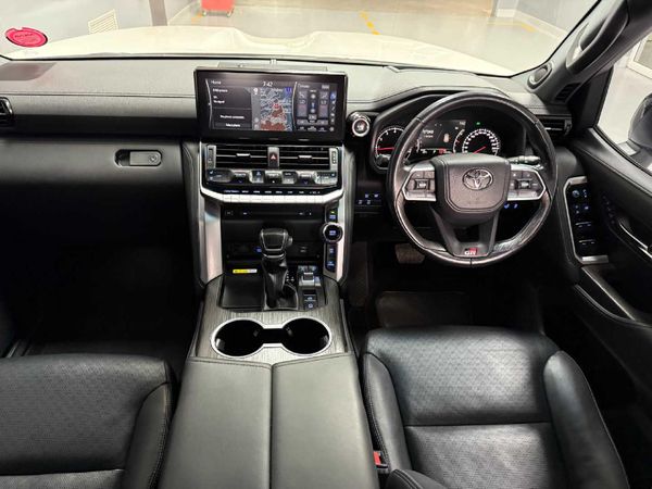 2022-Toyota-Land-Cruiser-300-V6-35-T-GR-S image:19