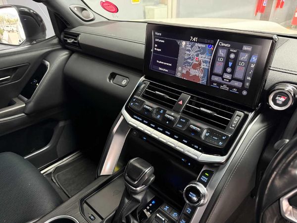 2022-Toyota-Land-Cruiser-300-V6-35-T-GR-S image:6