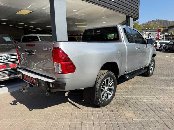 2018-Toyota-Hilux-28-GD-6-Raised-Body-Raider-Auto-Extended-Cab image:3