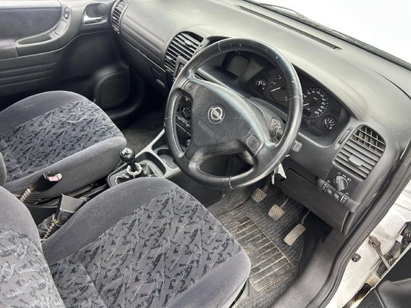 2003-Opel-Zafira-18i-CD image:13